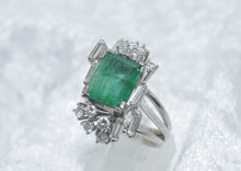 Lade das Bild in den Galerie-Viewer, Smaragdring mit Brillanten in Weißgold